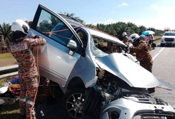 Two killed, five injured as child escapes unhurt in Senai-Desaru Expressway crash