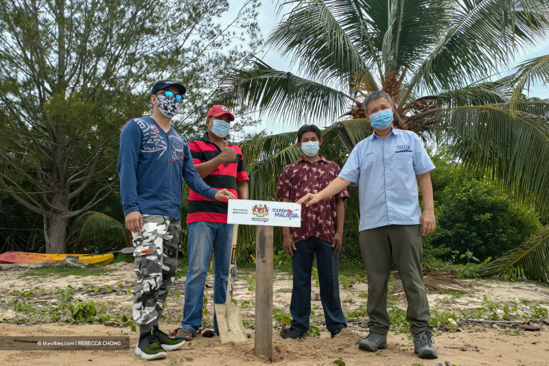 Saving the turtles: group launches beach cleaning initiative on Pulau Libaran for egg-laying