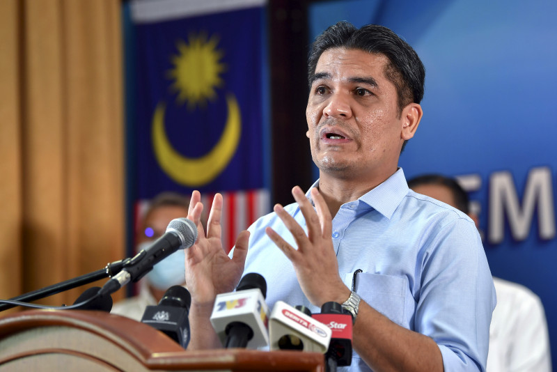 Where is Radzi? 200 frustrated grads seek answers to teacher recruitment snafu