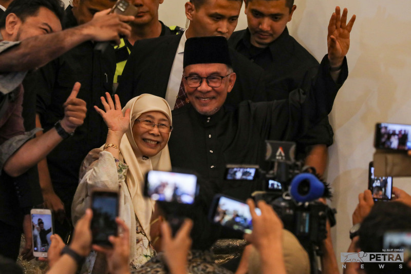 Anwar’s long struggle, historic rise to top make world headlines