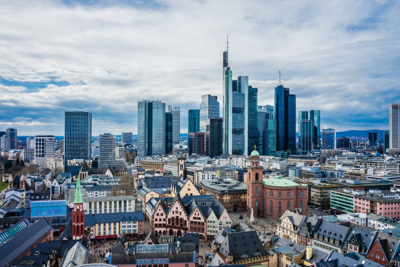 German business confidence slips on tighter lockdown