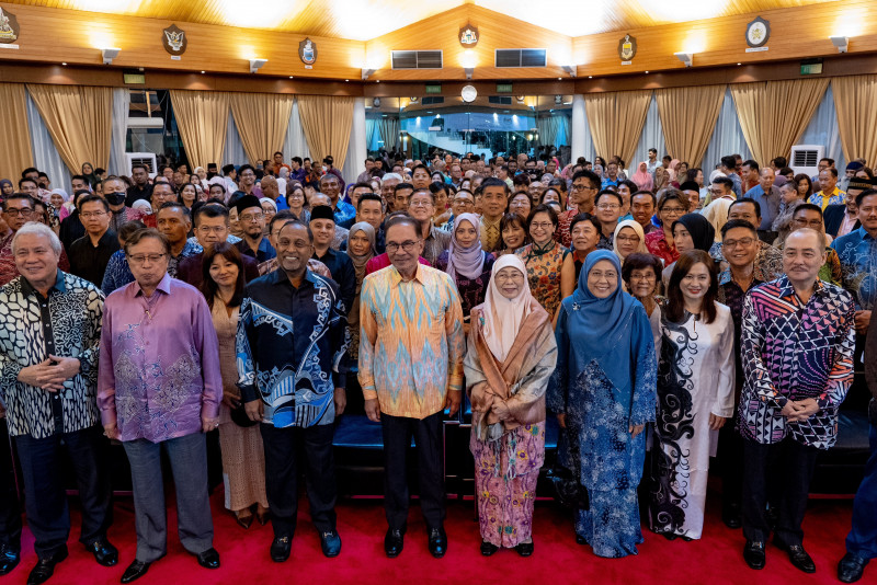 Anwar meets Malaysian diaspora in Brunei
