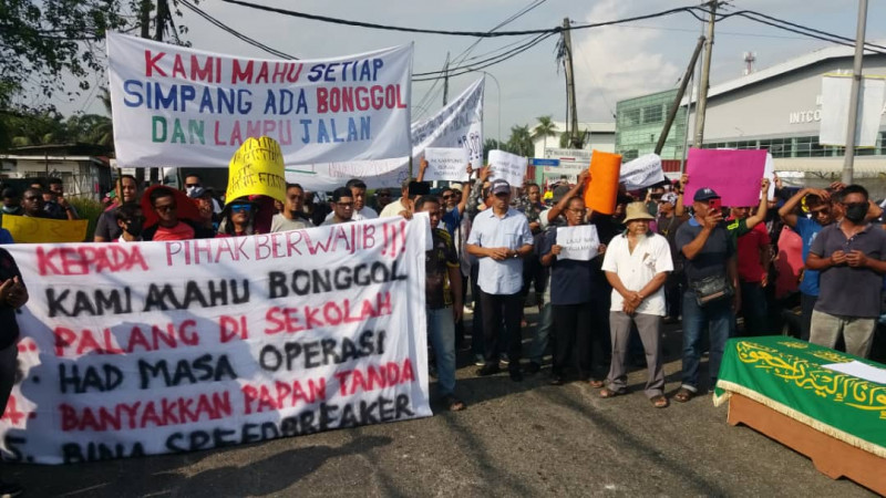 Teluk Gong villagers up in arms over poor road conditions