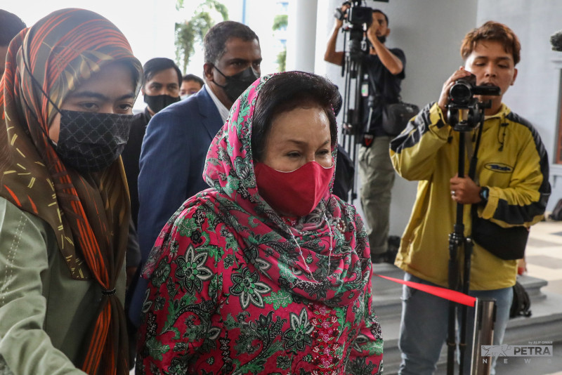 [UPDATED] 1MDB trial: Rosmah shows up in support of Najib
