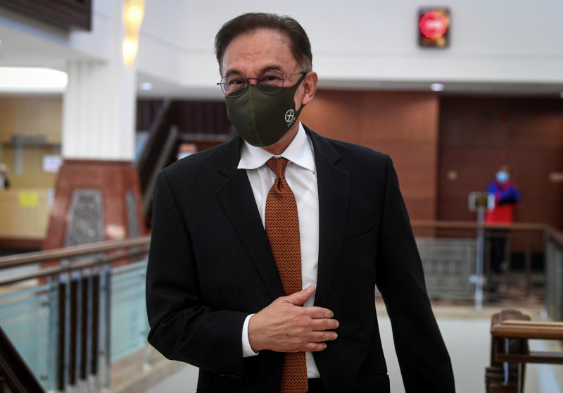 Anwar bids for no-confidence vote on Muhyiddin after royal admonishment