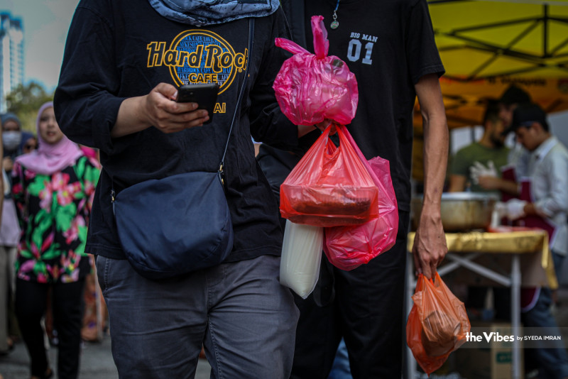 Go easy, Ramadan bazaars not meant to be food fiestas: dietitians