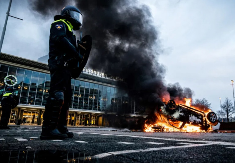 Dutch govt refuses to bow to curfew riot ‘scum’