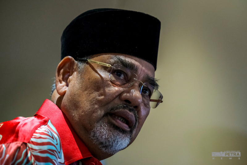 Umno division meet sees commotion as Tajuddin denied entry 