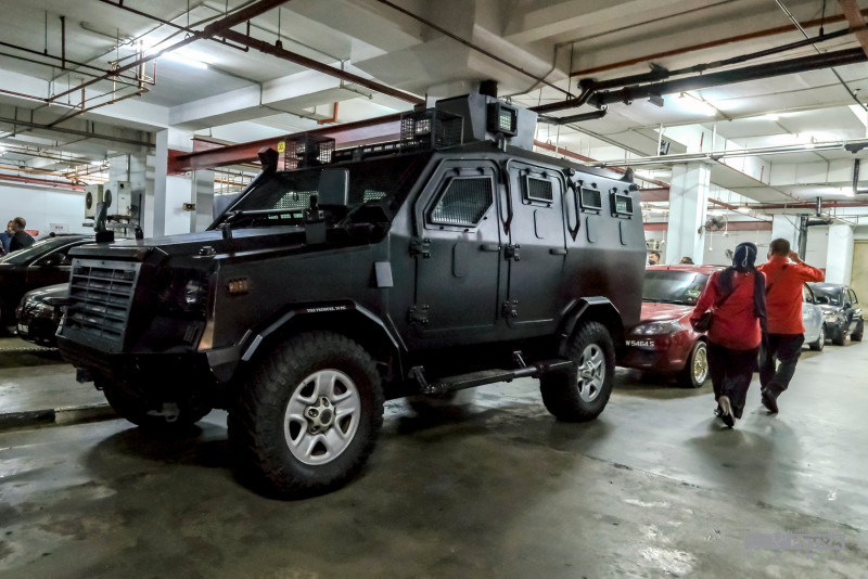 Armoured car accompanies PM’s arrival at Umno Supreme Council