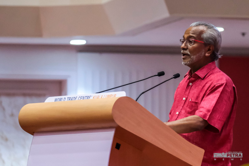 ‘Perlu ke?’ Shafee’s explainer gets muted response at Umno meet
