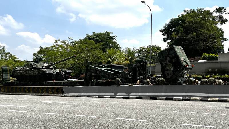 [UPDATED] This time, army trailer breaks down in front of Muzium Negara