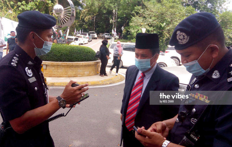 LIVE: Hajiji, Bung Moktar leave Sabah palace
