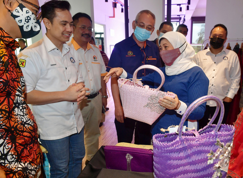 Government mulls opening borders to boost tourism