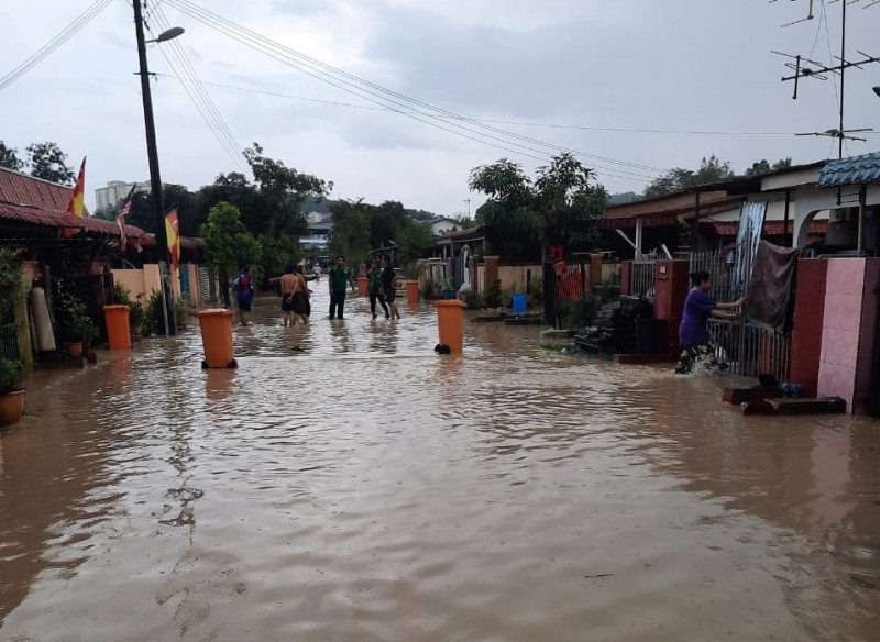 Flash floods in Kajang, S’gor Fire Dept says waters receded late evening