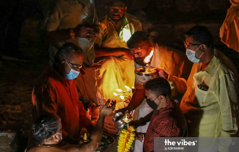 [PHOTOS] A solemn yet deeply moving Thaipusam