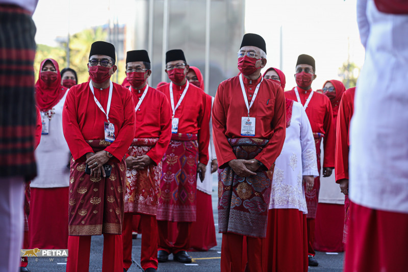 ‘Decide now, end Umno grassroots’ confusion over Perikatan ties’