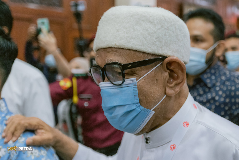 Racial remarks: Hadi was at Bukit Aman to facilitate probe, cops confirm