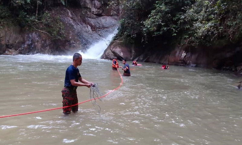 Man found drowned, friend still missing at Bentong waterfall