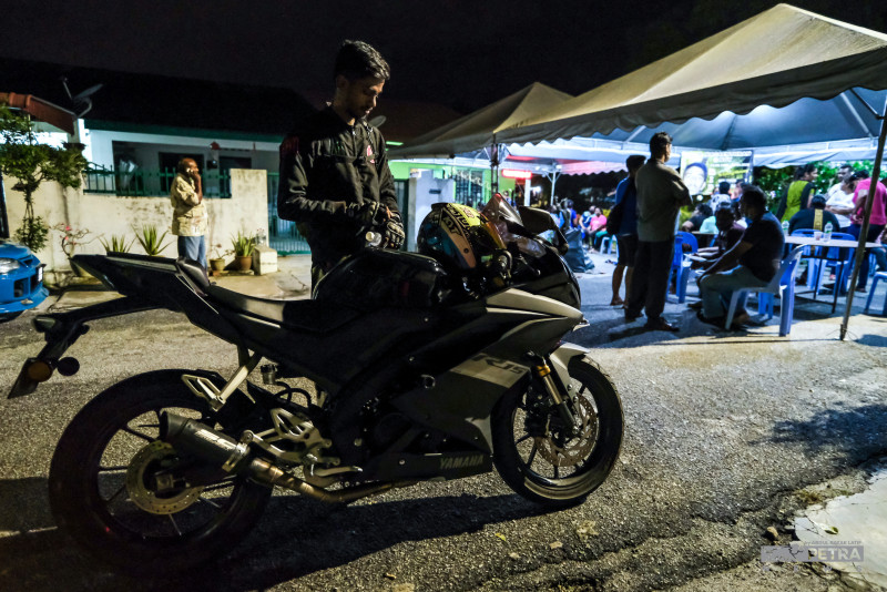 M’sian youth bikes from S’pore to Ipoh to pay last respects to Nagaenthran 