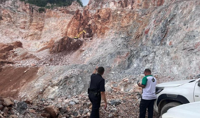 Quarry worker crushed to death by 10-tonne boulder