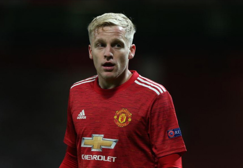 Potential new rule may save Donny van de Beek’s career with Man Utd