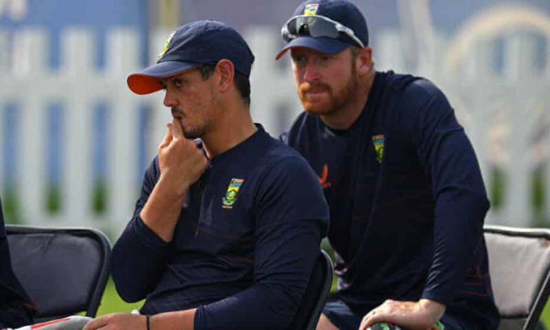 South African de Kock apologises for refusing to take knee
