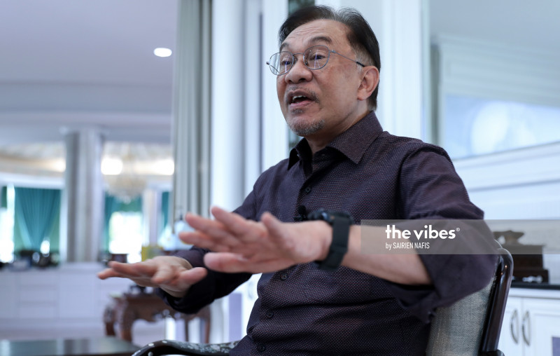 Anwar has every right to sue Muhyiddin, say lawyers