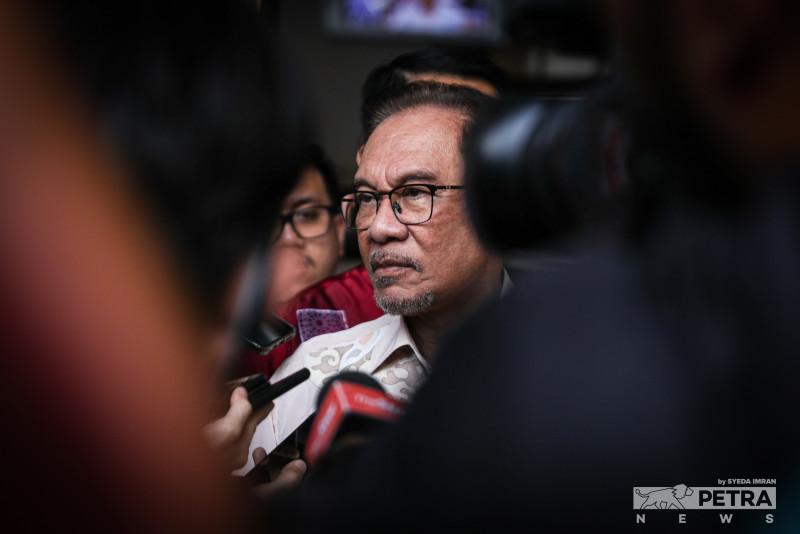 Anwar denies pressure on him to stop Najib trial