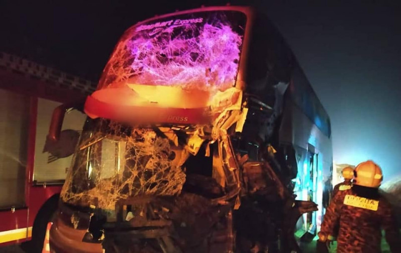 Express bus rams trailer, injuring 16 passengers 