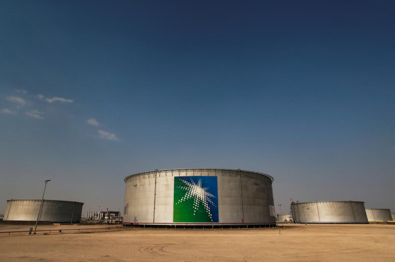 Saudi to sell more shares of energy giant Aramco