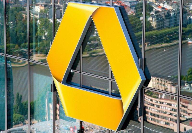 Commerzbank to cut 10,000 jobs, close 340 branches