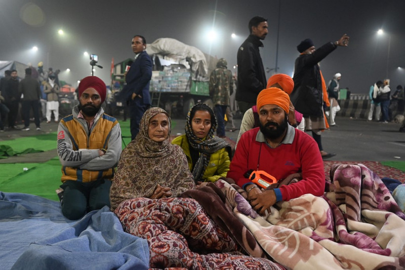 Defiance at India farmer camps as police call for protest end
