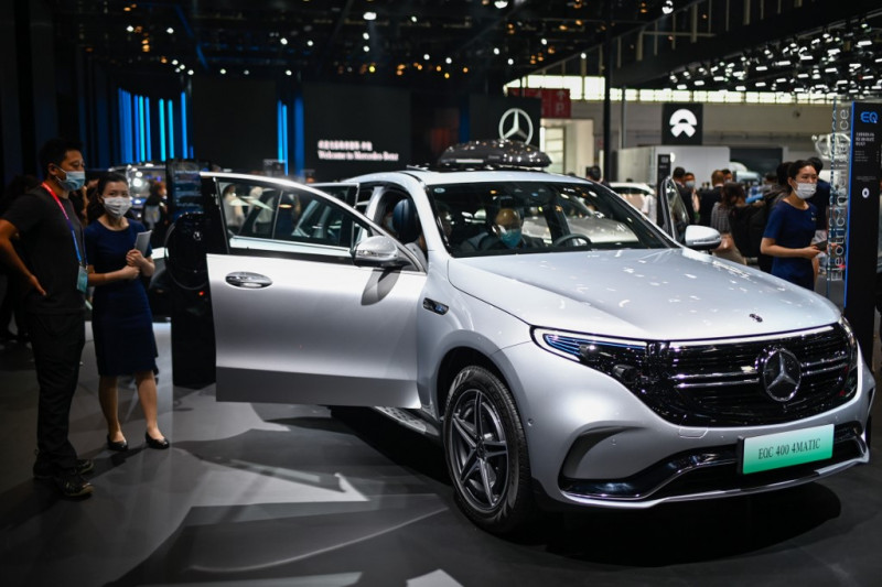Daimler beats forecasts in preliminary 2020 results