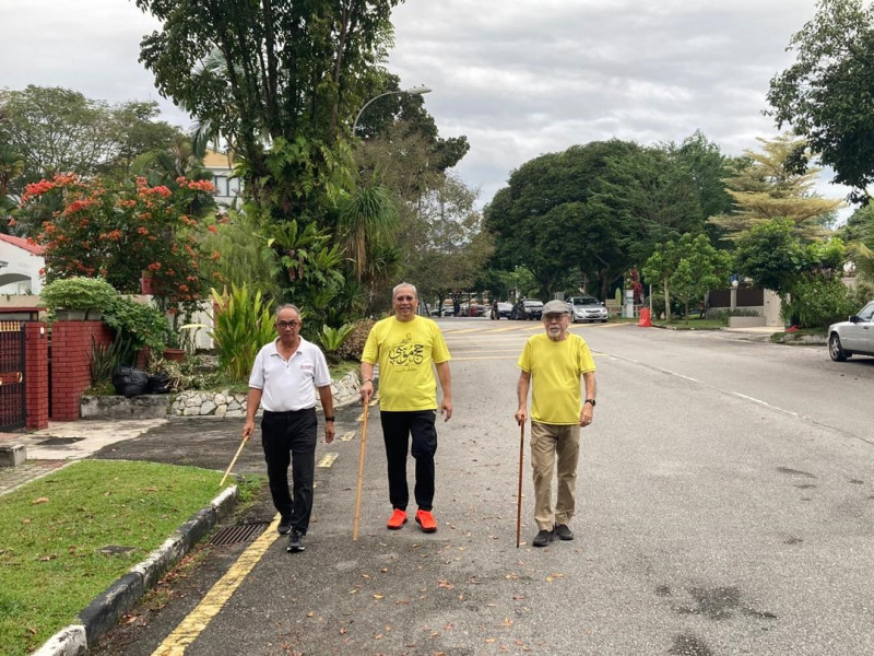 Netizens trample over Annuar’s excuse for non-SOP-compliant walkabout