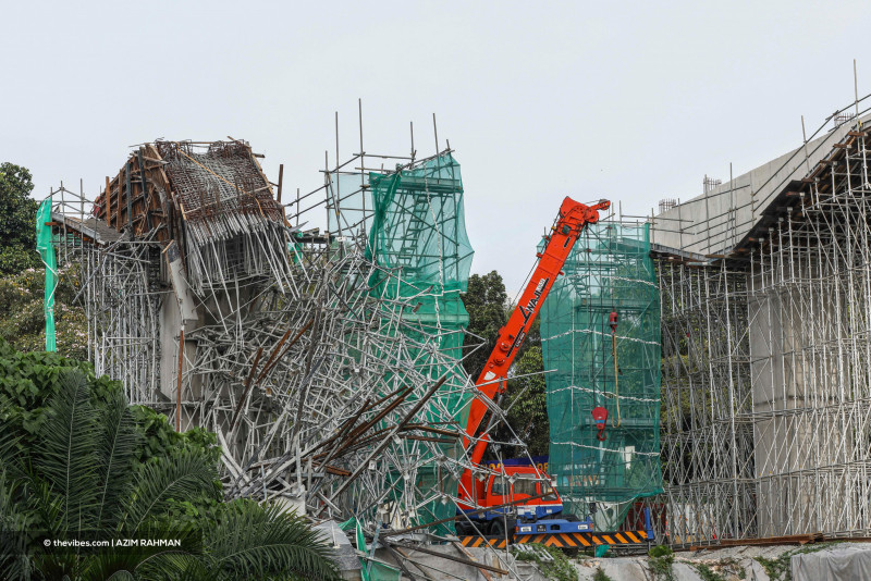 [UPDATED] 1 dead, 4 injured in Klang LRT3 construction site scaffolding collapse