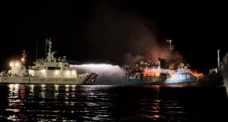 Philippine ferry fire leaves 10 dead, 7 missing