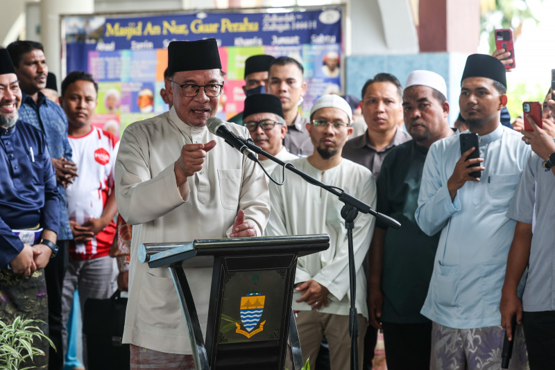 Don’t swallow slander: Anwar calls for responsible politics