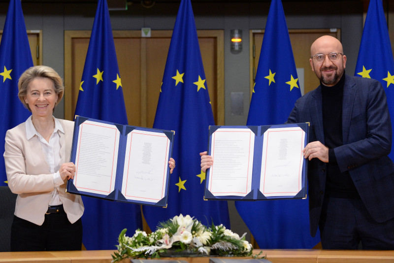 EU leaders sign monumental Brexit deal