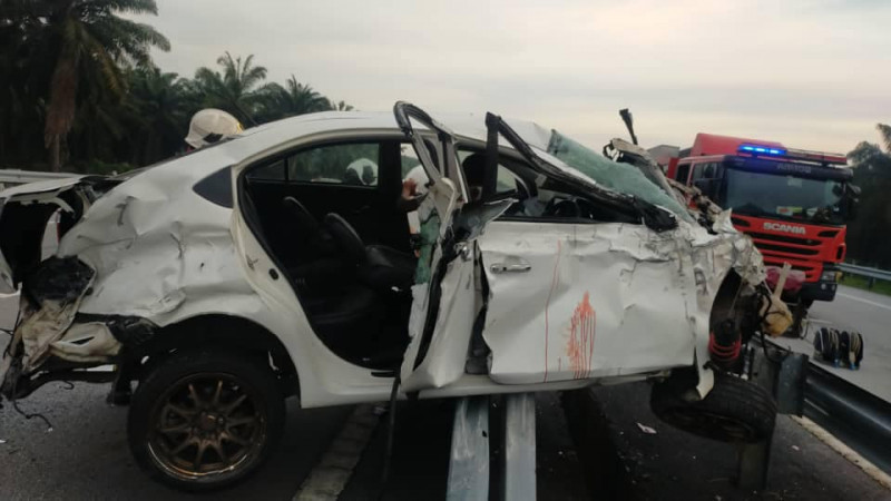 Two die, one injured in two-car crash near Sitiawan