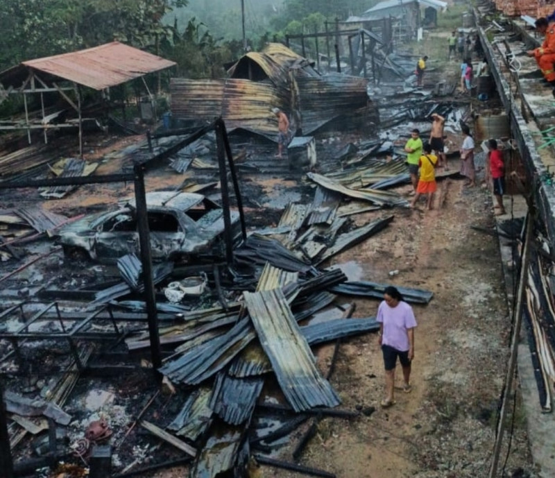 Fire engulfs longhouse in Sarawak