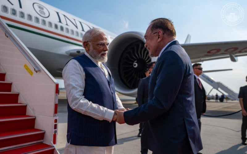Anwar congratulates Modi on becoming India's longest-serving elected PM