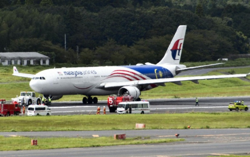 Malaysia Airlines plane aborts take-off after black smoke seen at Narita Airport
