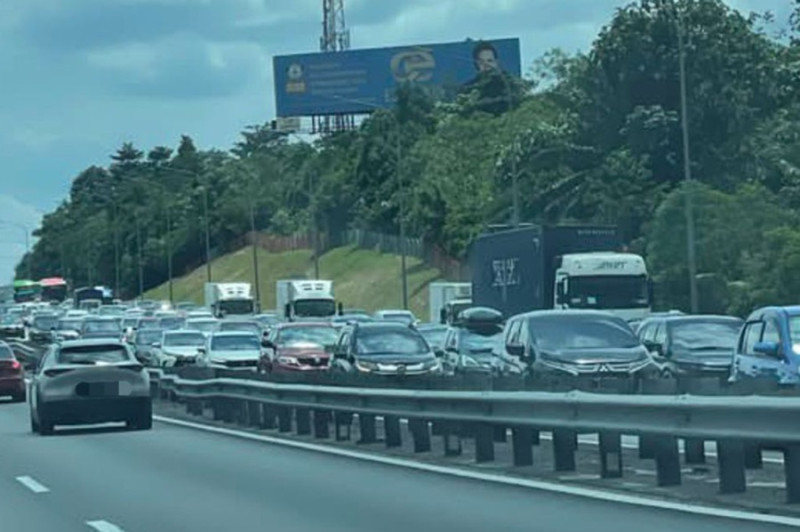 Long weekend; Heavy traffic reported heading to Melaka, PD