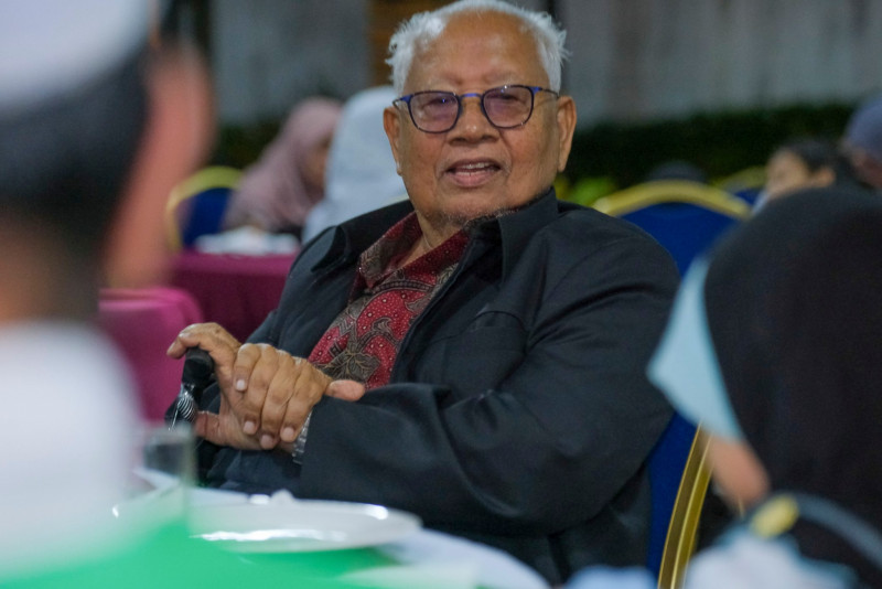 Selangor royals convey condolences to family of late Salleh Abas