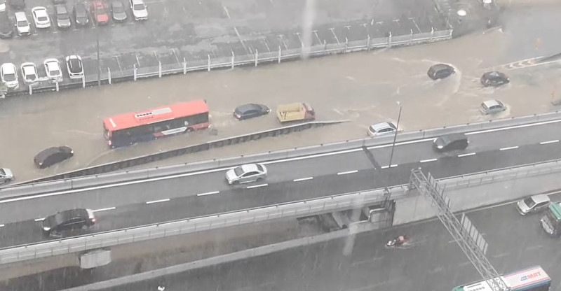 Jalan Kuchai Lama hit by floods again after four years (video)