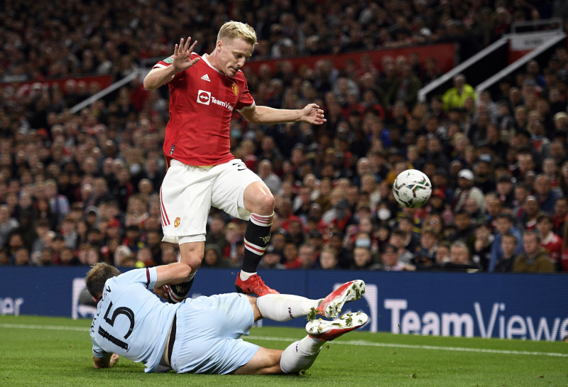Furious Donny van de Beek vents frustration at manager Ole Gunnar Solskjaer