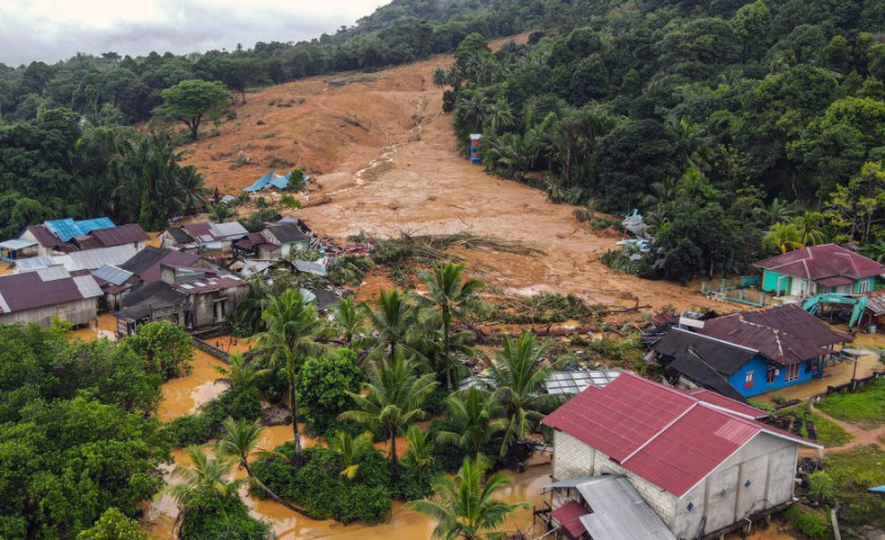 Indonesia landslide death toll rises to 50