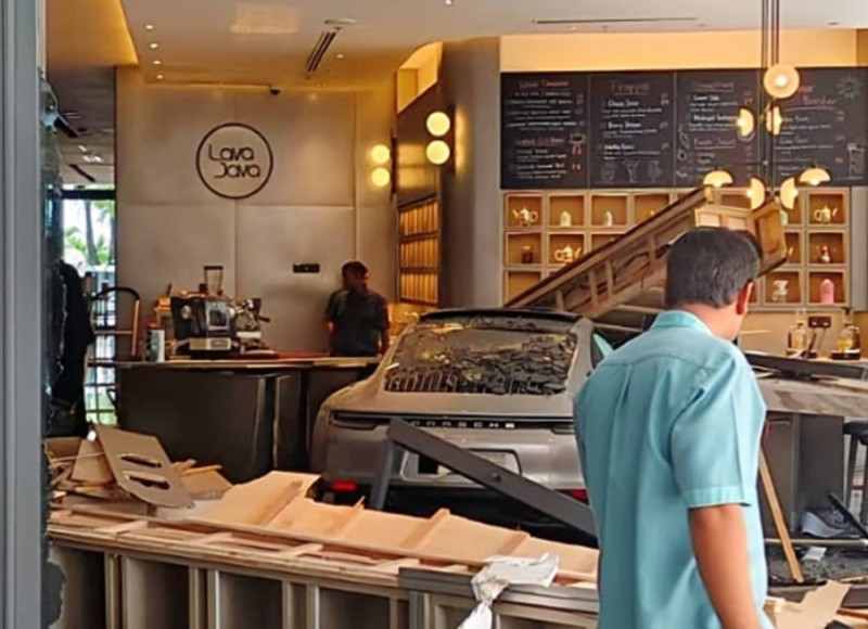 61-year-old woman mistakenly presses gas pedal, Porsche crashes into hotel lobby