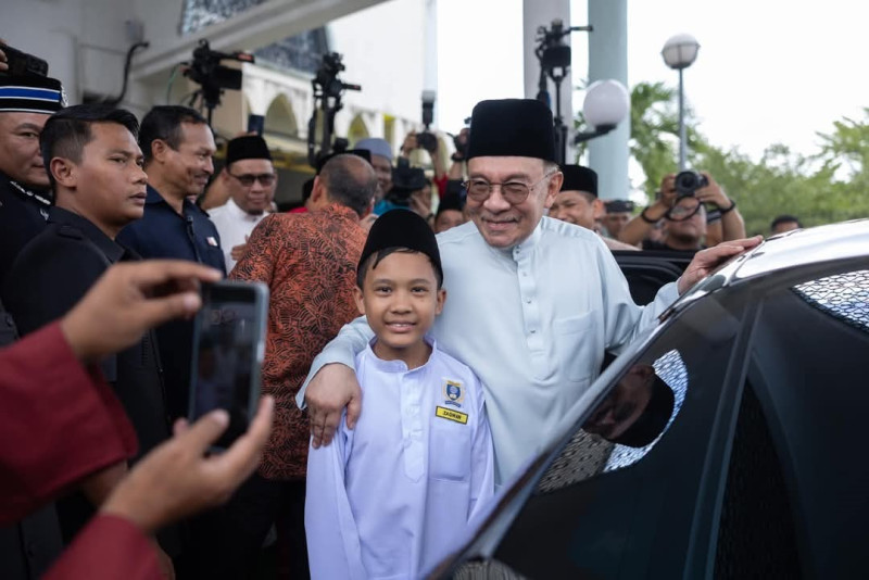 PM cautions all parties against using racial issues for political gain