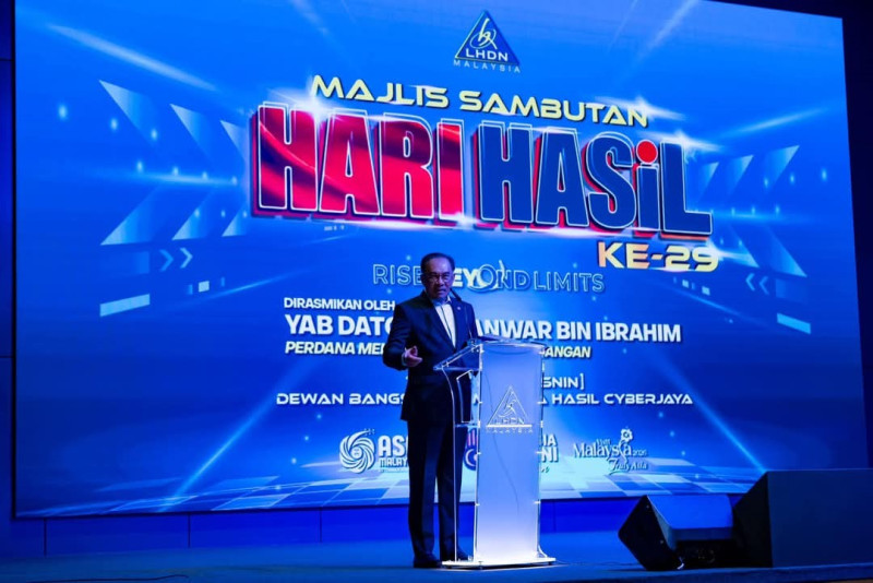 PM praises IRB’s performance, optimistic about future tax revenue growth